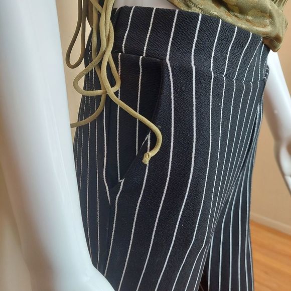 SHEIN Black White Vertical Stripe Cropped Skinny Pull On Pants Medium EUC - Picture 6 of 10